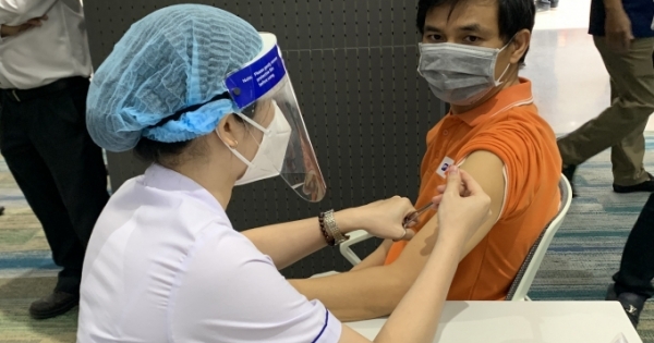 TP HCM họp trực tuyến triển khai chiến dịch tiêm chủng đợt 5 vaccine phòng COVID-19