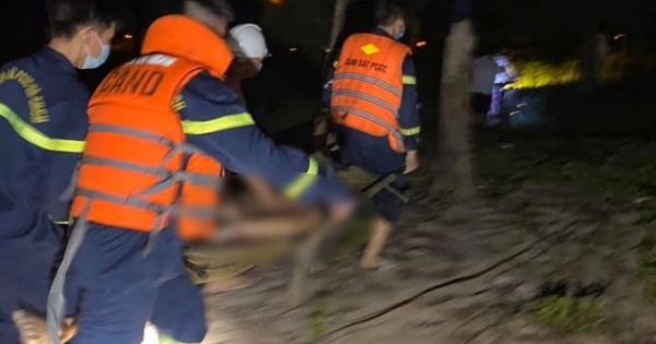 2 anh em ruột đuối nước tử vong khi tắm biển ở thị xã Cửa Lò
