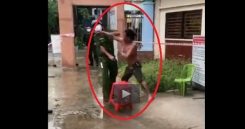 Video: Người đàn ông đấm vào mặt lãnh đạo Công an phường khi bị nhắc nhở đeo khẩu trang