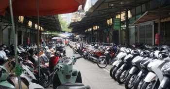 Nhiều cửa hàng xe máy tại Hà Nội khách "vắng như chùa bà Đanh"