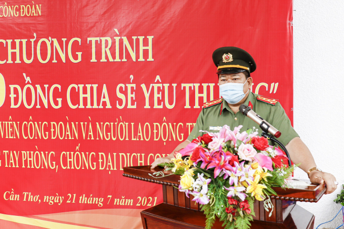 Đồng chí Đại tá Lương Văn Bền, Phó Giám đốc Công an TP. Cần Thơ phát biễu tại buổi Lễ (ảnh/ nguồn Công an TP. Cần Thơ).