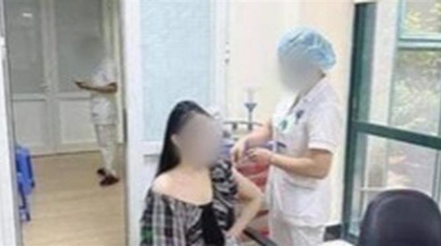Bộ Y tế yêu cầu BV Hữu Nghị giải trình vụ việc cô gái khoe được tiêm vaccine Covid-19 nhờ