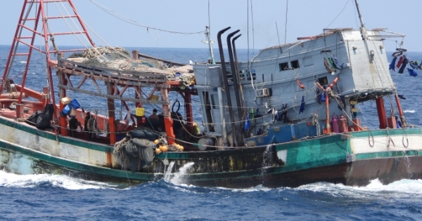 Truy đuổi, bắt giữ tàu cá vi phạm IUU trên vùng biển Tây Nam