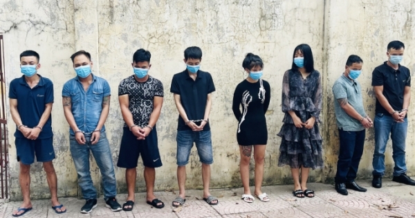Thanh Hoá: Bắt giữ 8 nam thanh, nữ tú vẫn bay lắc ma tuý trong quán karaoke