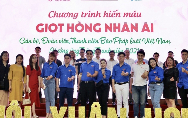 Cán bộ, phóng viên Báo Pháp luật Việt Nam tham gia hiến máu tình nguyện