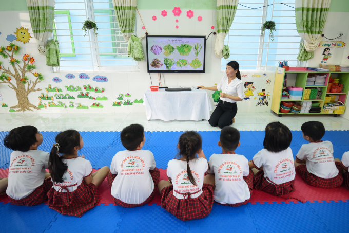 Giáo dục dinh dưỡng tại các trường áp dụng Mô hình điểm, các em được học về những nguyên tắc thực hành dinh dưỡng lành mạnh.