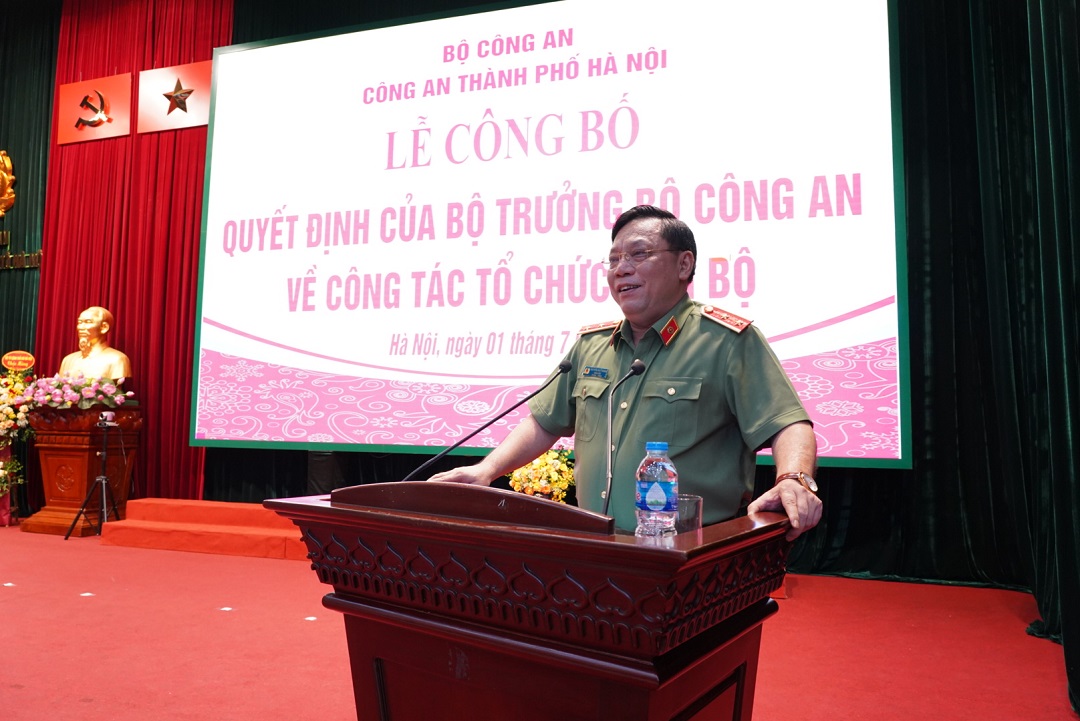 Trung tướng Nguyễn Hải Trung, Uỷ viên Ban Thường vụ Thành uỷ, Bí thư Đảng uỷ, Giám đốc CATP phát biểu tại buổi lễ
