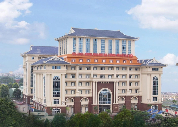 Trụ sở chính của Trường Đại học Kinh doanh và Công nghệ Hà Nội tại phố Vĩnh Tuy, quận Hai Bà Trưng.