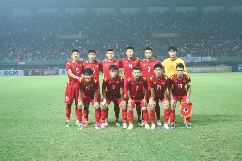 Anh Tú ra sân trong trận ra quân gặp U19 Indonesia.