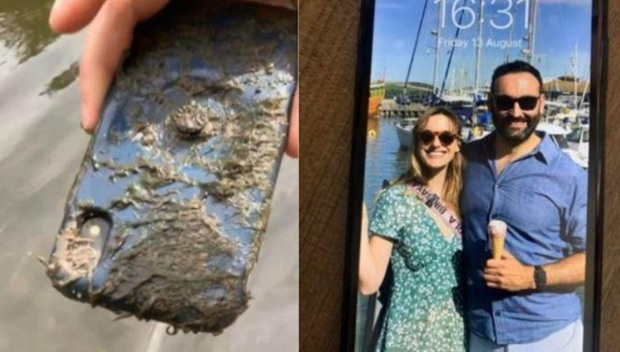 Chiếc điện thoại của Davis khi mới được tìm thấy (trái) và khi hoạt động bình thường trở lại. (Nguồn: Oddity Central)