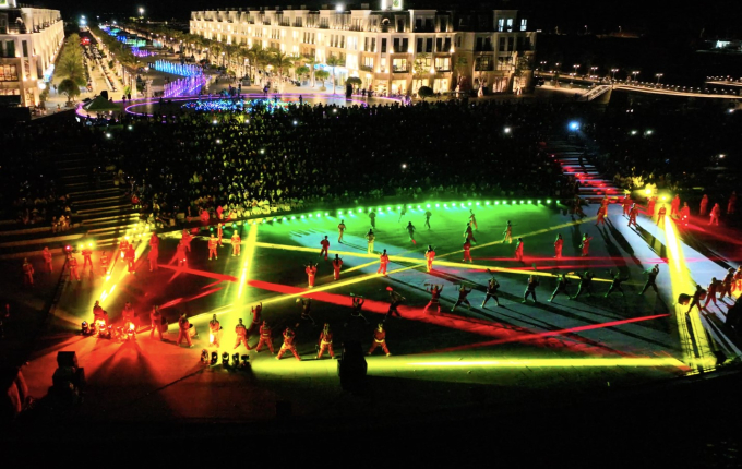 Những màn trình diễn võ thuật kết hợp nhạc nước tại MerryLand Quy Nhơn đã trở thành điểm đến mỗi cuối tuần của người dân và du khách.