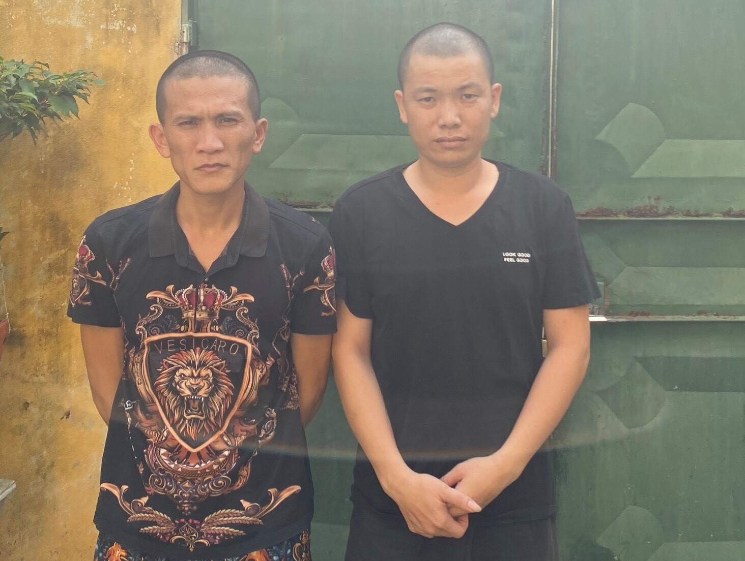 Đối tượng Vũ Hoàng Anh (bên trái) và Nguyễn Thanh Tấn (bên phải) trong vụ án trộm cắp tài tiêu thụ xe máy