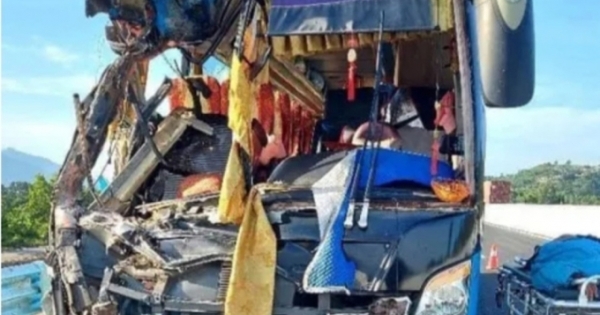 Khánh Hòa: 2 người tử vong vì va chạm ô tô