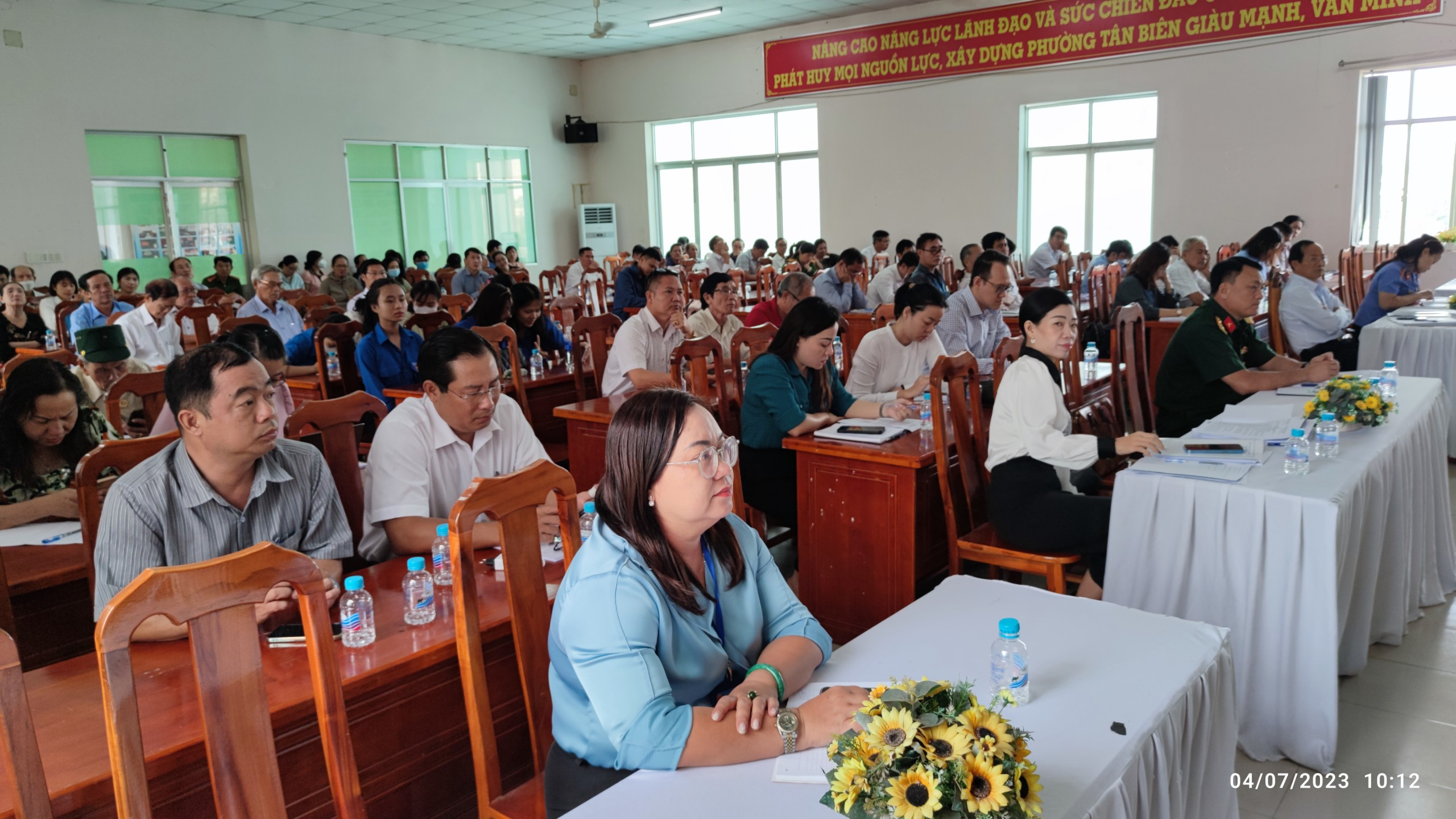 Toàn cảnh hội nghị.