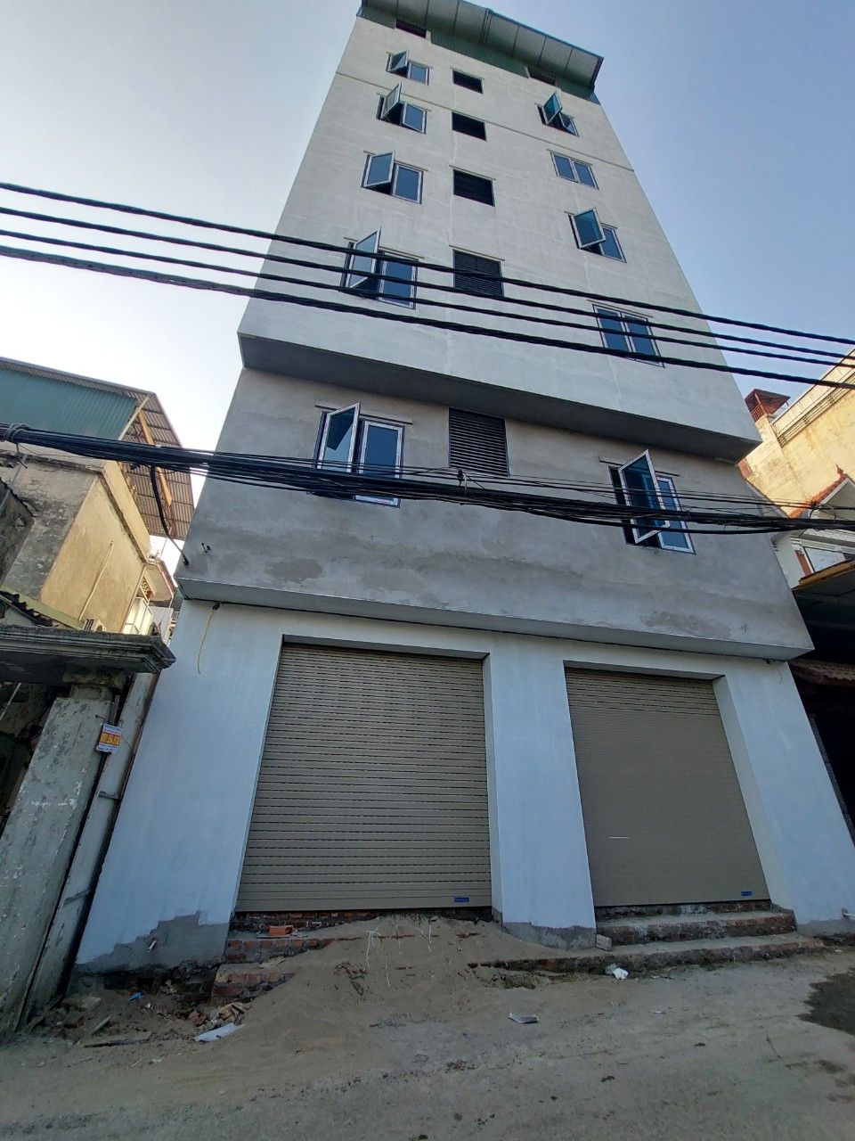 Công trình xây dựng tại TDP Ngọc Trục thuộc phường Đại Mỗ đã bị UBND quận Nam Từ Liêm ra quyết định buộc cưỡng chế khắc phục hậu quả khi chủ đầu tư xây dựng sai phép, vượt diện tích được cấp phép.