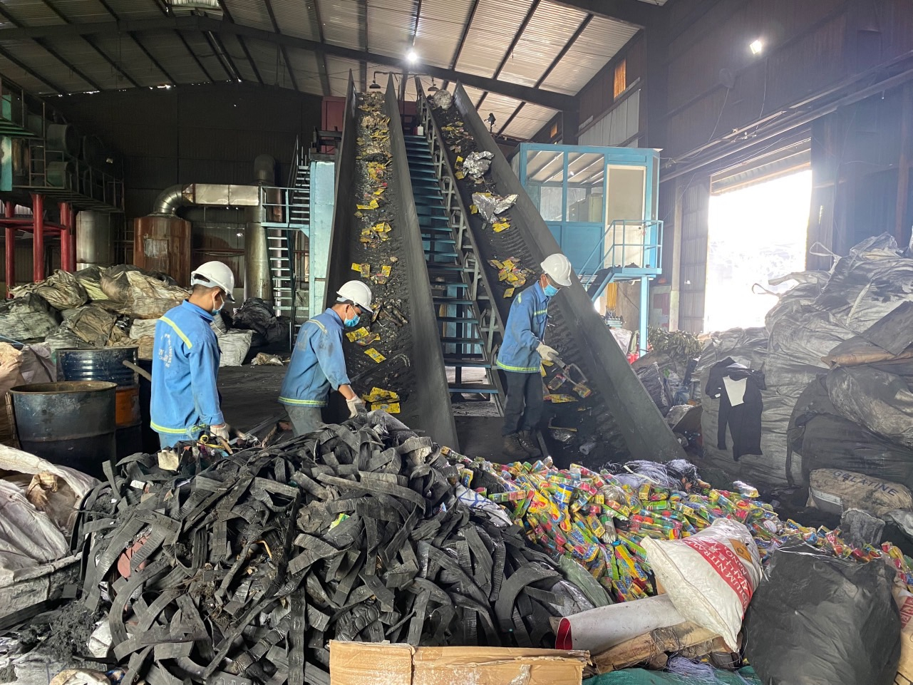 Một công đoạn trong quá trình xử lý chất thải và rác thải tại Thiên Thanh.
