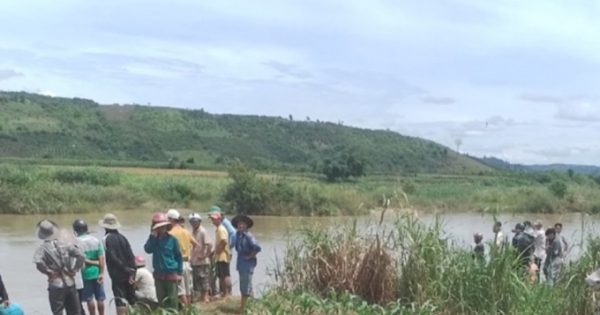 Nỗ lực tìm kiếm hai người bị lật thuyền rơi xuống sông Krông Nô mất tích