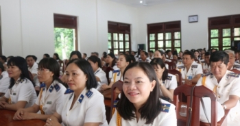 Ngành thi hành án dân sự Bình Thuận tặng 11 giấy khen cho cá nhân có thành tích cao
