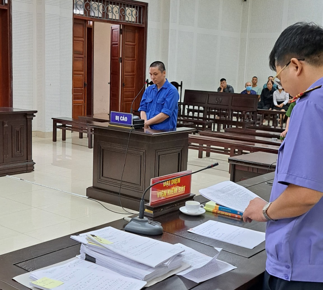 Quảng Ninh: Tuyên phạt 16 năm tù lái xe cố ý lao thẳng vào 5 người đang sưởi ấm ven đường