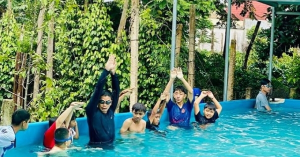 Công an thị xã Buôn Hồ phối hợp mở Lớp dạy bơi miễn phí cho trẻ em có hoàn cảnh khó khăn
