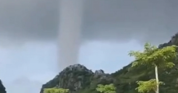 Video vòi rồng khổng lồ xuất hiện trên đảo Cát Bà