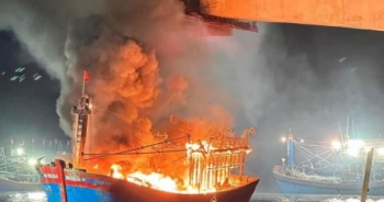 Cháy nhiều tàu cá trong đêm, ngư dân Nghệ An mất trắng hàng chục tỷ đồng