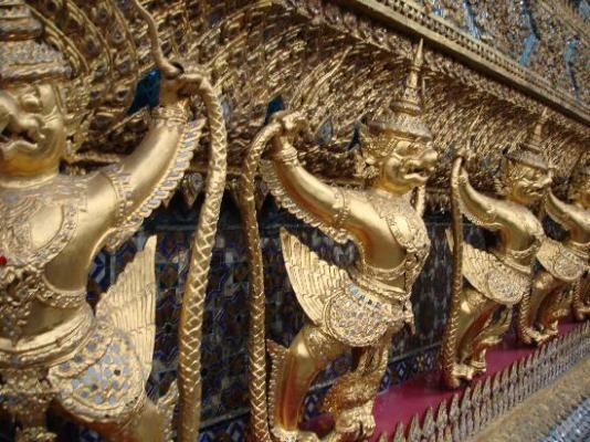 Garuda l&agrave; biểu tượng của thủ đ&ocirc; Bangkok, Th&aacute;i Lan.