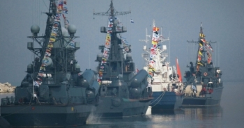 Hải quân Nga phô diễn sức mạnh quân sự kỉ niệm 320 năm ngày thành lập
