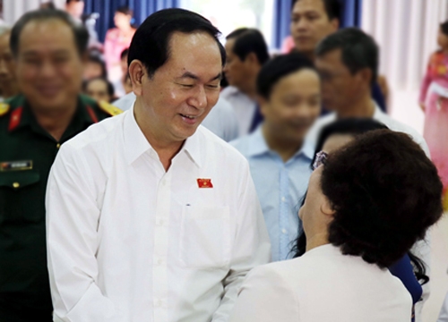 Chủ tịch nước Trần Đại Quang gặp gỡ cử tri s&aacute;ng nay. Ảnh:&nbsp;ĐL