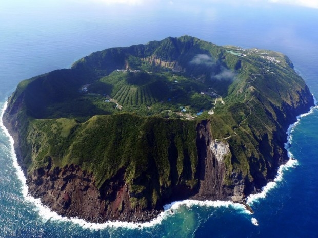 H&ograve;n đảo Aogashima Nhật Bản