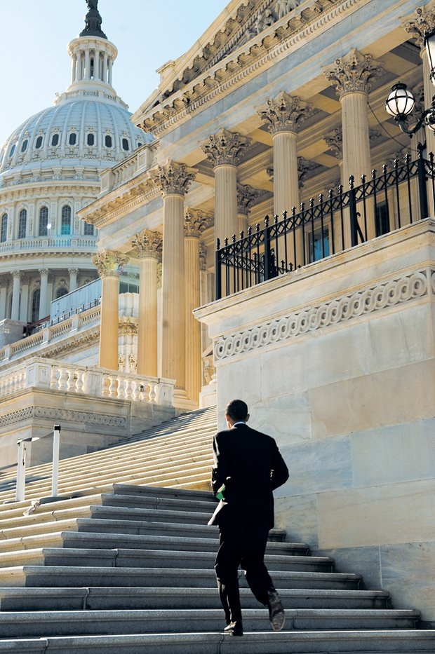 Tổng thống chạy tới t&ograve;a nh&agrave; Quốc hội. (Ảnh: Pete Souza)