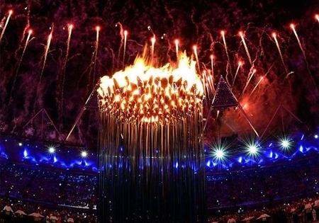 Ai châm đuốc đài lửa Olympic?