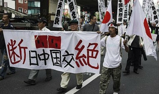 Người Nhật biểu t&igrave;nh phản đối Trung Quốc ở Tokyo.