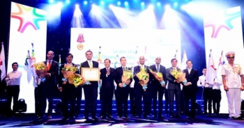 FrieslandCampina Việt Nam đón nhận Huân chương Lao động hạng Nhất