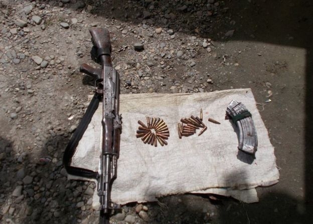 Khẩu s&uacute;ng AK-47 tại hiện trường. (Ảnh: Indian Army)