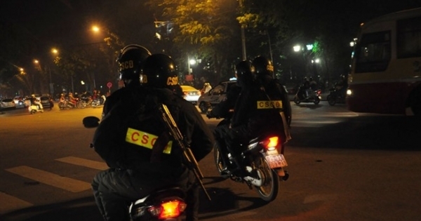 Quảng Ninh: Truy đuổi ô tô gây tai nạn, Cảnh sát cơ động bị chèn ngã