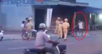 Nam Định: Xôn xao clip người đàn ông cầm gậy đánh CSGT