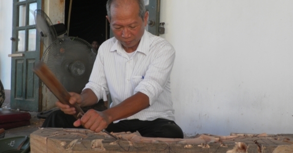 Nghệ nhân Phùng Văn Dích sống trọn cuộc đời bên nghề mộc Bích Chu