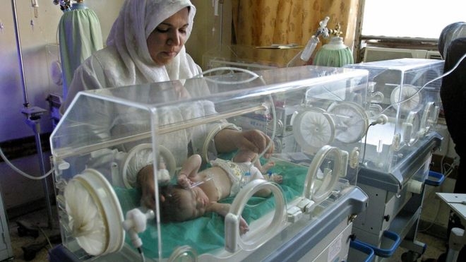Trẻ sinh non được chăm s&oacute;c tại ph&ograve;ng bệnh đặc biệt tại bệnh viện Yarmourk. (Ảnh:&nbsp;AFP)