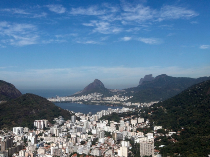 Với nhiều c&ocirc;ng tr&igrave;nh kiến tr&uacute;c h&agrave;i h&ograve;a giữa n&uacute;i v&agrave; biển, UNESCO đ&atilde; c&ocirc;ng nhận Rio de Janeiro l&agrave; di sản thế giới v&agrave;o năm 2012. (Ảnh: Reuters)