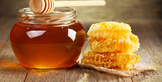 Muốn biết mật ong thật hay giả, chỉ cần thử 5 c&aacute;ch sau
