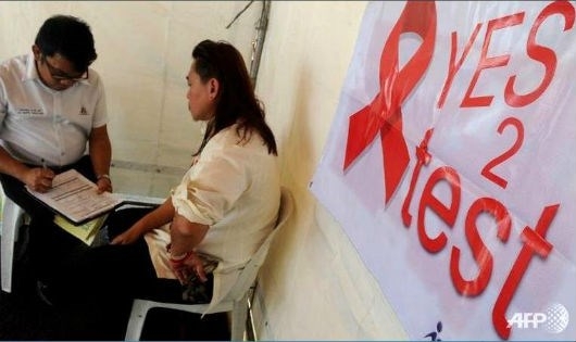 Tư vấn cho người nhiễm HIV ở Philippines.