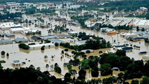Reuters đưa tin, động th&aacute;i n&agrave;y của ch&iacute;nh phủ Mỹ sẽ tạo điều kiện cho c&aacute;c nơi chịu ảnh hưởng của lũ lụt sớm nhận được quỹ hỗ trợ khẩn cấp của li&ecirc;n bang. (Ảnh: AP)
