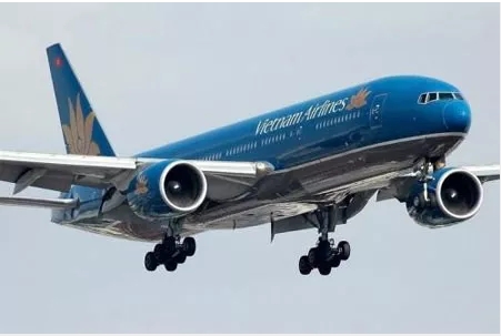 M&aacute;y bay Boeing 777 của Vietnam Airlines bị hỏng động cơ v&igrave; chim trời đ&acirc;m va