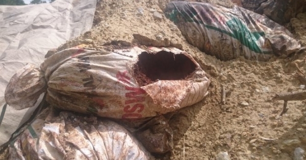 Đà Nẵng: Hàng trăm tấn chất thải nghi độc hại được chôn lấp "kín"