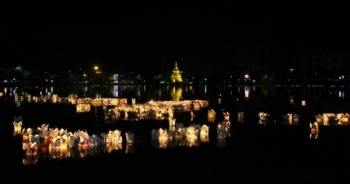 Hà Nam: Hồ Chùa Bầu rực sắc hoa đăng trong lễ Vu Lan