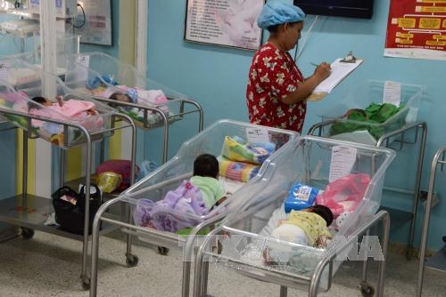 Trẻ sơ sinh tại bệnh viện ở Choluteca, c&aacute;ch Tegucigalpa 130km về ph&iacute;a nam ng&agrave;y 28/7. Ảnh: AFP/TTXVN