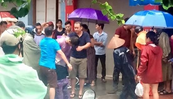Thái Bình: Trời mưa tầm tã nam thanh niên điên cuồng đâm bạn gái nhiều nhát