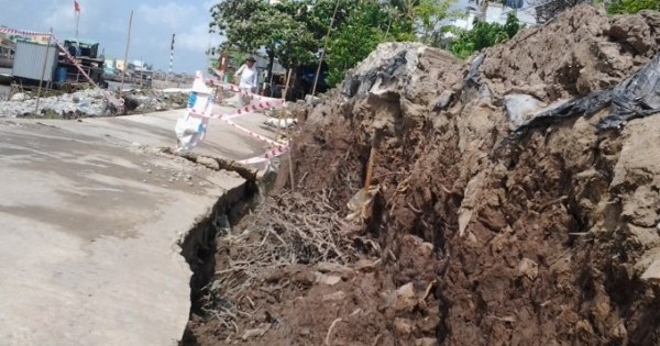 Sụt lún nghiêm trọng đường bờ kè sông Bạc Liêu