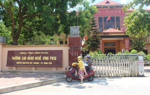 Vĩnh Phúc: Trường CĐ nghề Việt Đức bị “xẻ thịt”, nhan nhản ki ốt kinh doanh